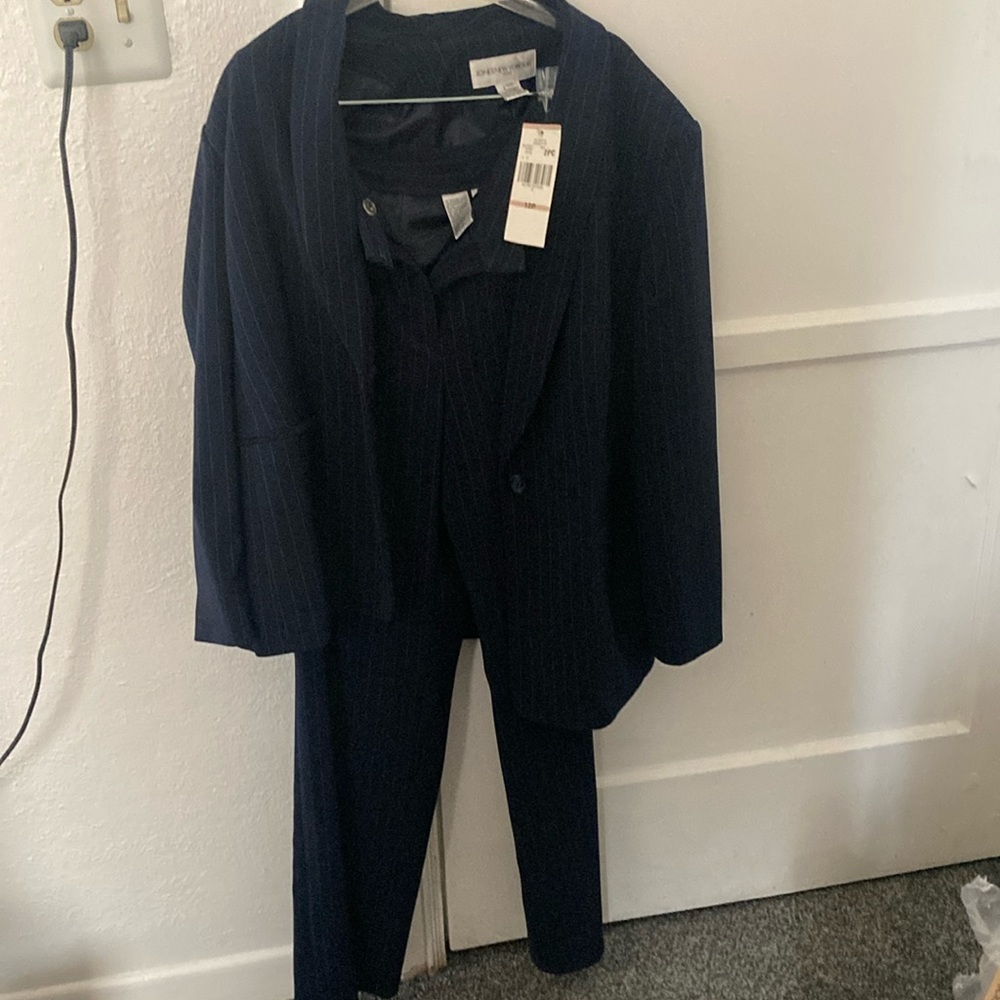 Suit 12p Womens nwt Jones New York navy blue pinstripe